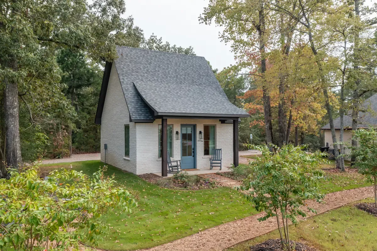 The-Floret-cottage-in-Tyler-TX-features-an-outdoor-sitting-area