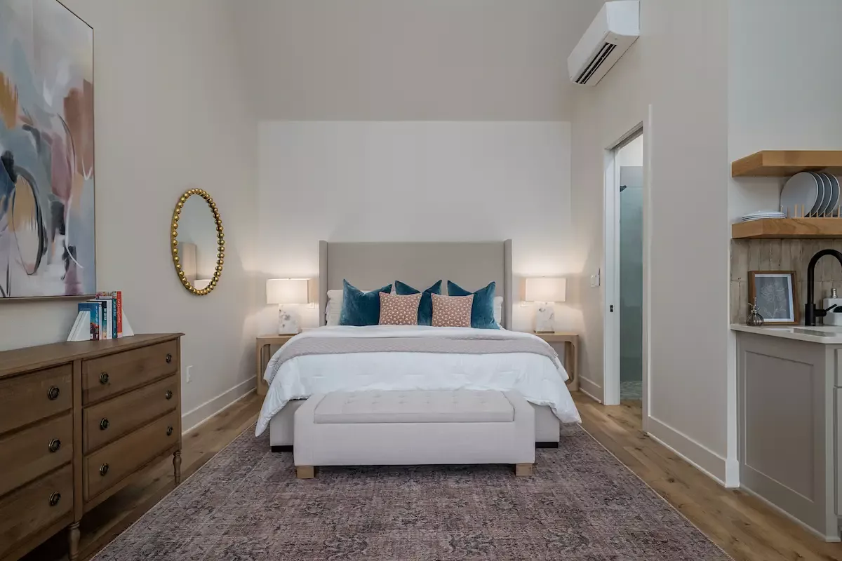 The-Floret-cottage-in-Tyler-Texas-includes-a-king-size-bed